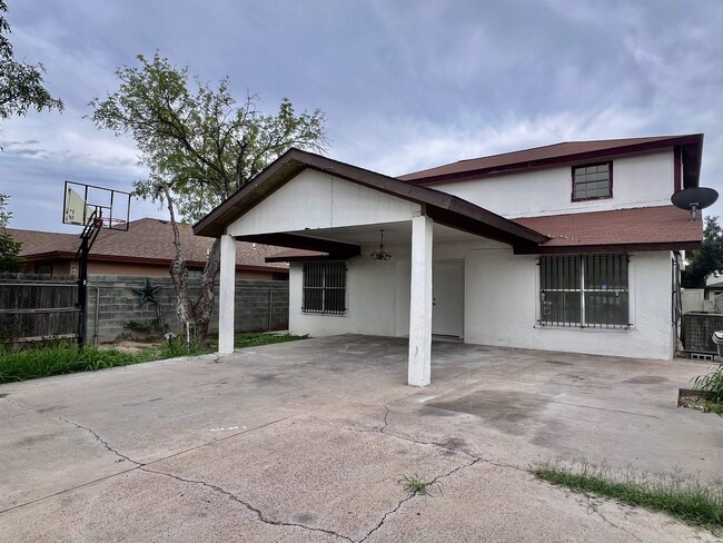 231 Segovia Dr in Laredo, TX - Foto de edificio - Building Photo