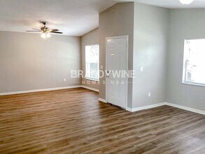 3912 E Powhatan Ave in Tampa, FL - Building Photo - Building Photo