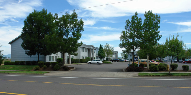 Willow Brook Apartments in Eugene, OR - Building Photo - Building Photo