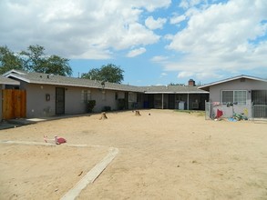 13341 Navajo Rd in Apple Valley, CA - Building Photo - Building Photo