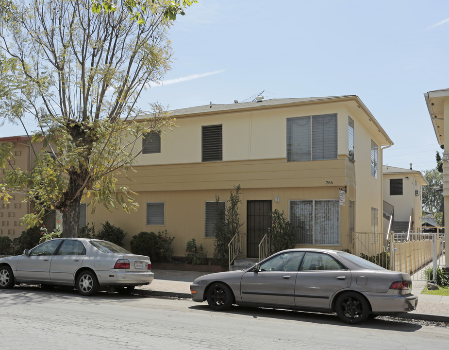 256 E Vernon St in Long Beach, CA - Building Photo