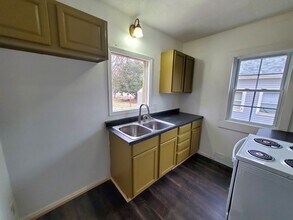 306 Charles St in Waterloo, IA - Building Photo - Building Photo