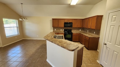 6051 Pine Cone Ln in Tyler, TX - Foto de edificio - Building Photo