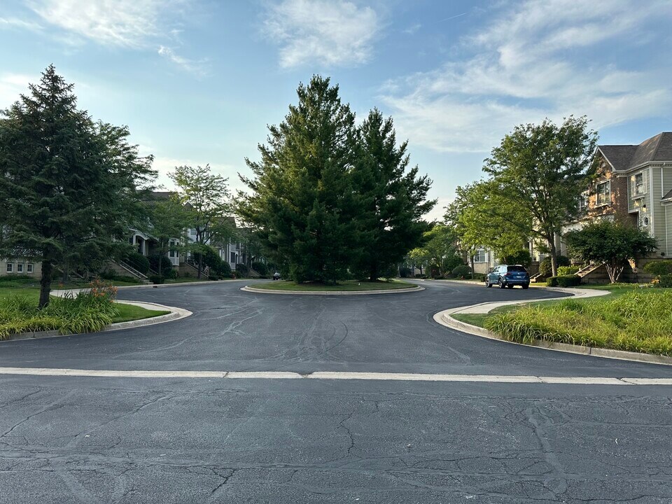 1921 Lynn Cir in Libertyville, IL - Building Photo