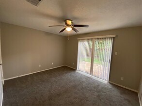 1010 Western Hills Dr in Katy, TX - Building Photo - Building Photo