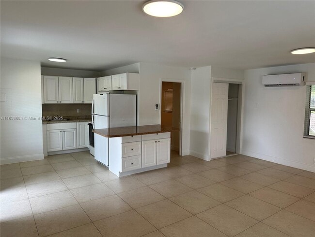 property at 1411 N Dixie Hwy