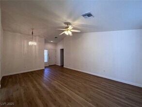 10905 Button Willow Dr in Las Vegas, NV - Building Photo - Building Photo