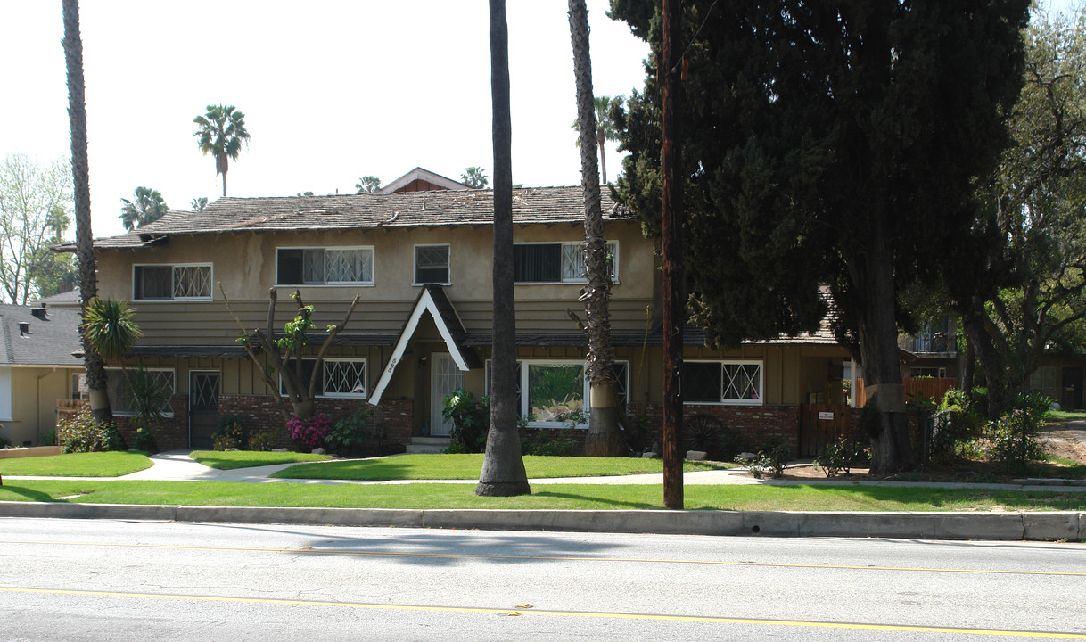 585 Hill Ave in Pasadena, CA - Building Photo