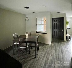 525 Olmsted Park Pl in Charlotte, NC - Building Photo - Building Photo