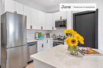 Room in Shared 4.0 bed/3 bath home in New York, NY - Building Photo - Building Photo