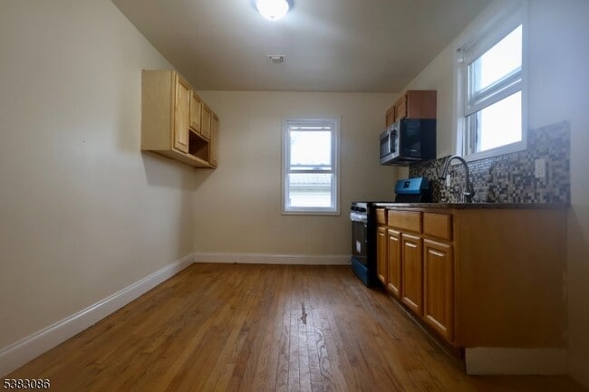 34-36-36 Hedden Terrace, Unit 3 in Newark, NJ - Building Photo - Building Photo