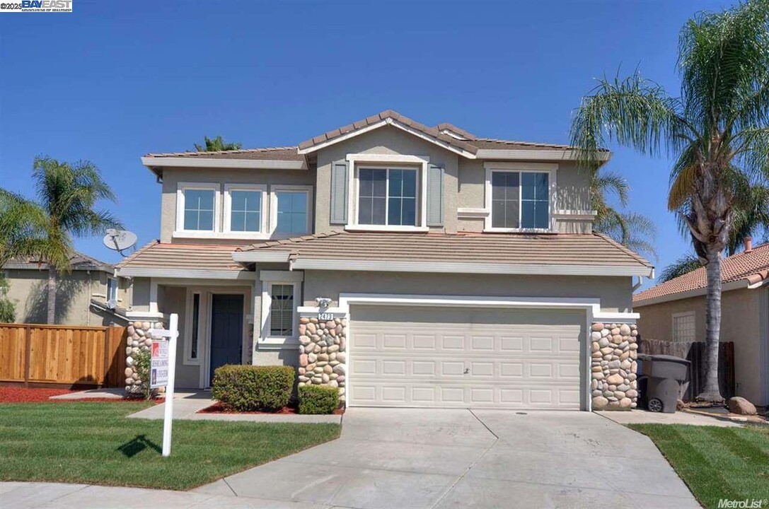 2473 Colby Ct in Tracy, CA - Building Photo