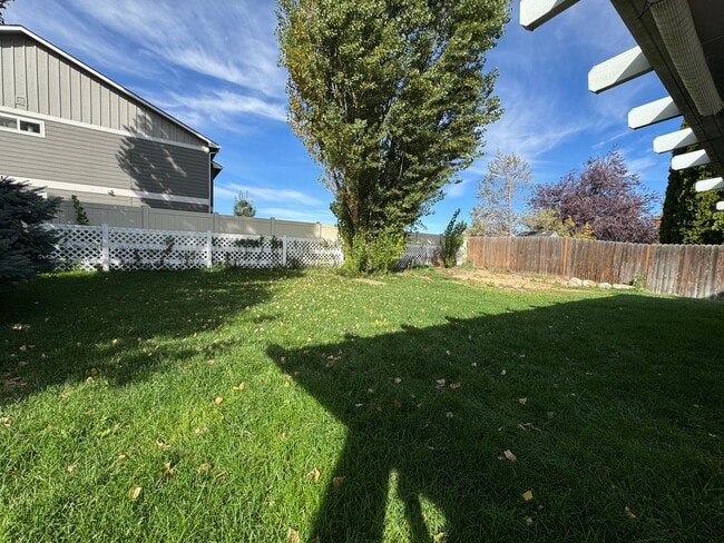 property at 1569 N Deerhorn Ave