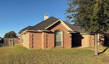 1301 Royal Palm Ln in Carrollton, TX - Building Photo - Building Photo