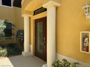 10455 Casella Way in Ft. Myers, FL - Foto de edificio - Building Photo