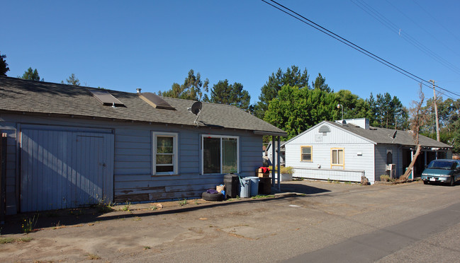 6851 Carol Dr in Sebastopol, CA - Building Photo - Building Photo