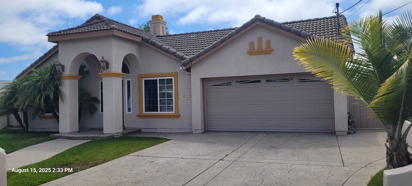972 Monserate Ave in Chula Vista, CA - Building Photo