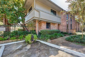 668 S Ripple Creek Dr in Houston, TX - Building Photo - Building Photo