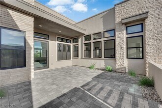 4792 Outlook Peak St in Las Vegas, NV - Foto de edificio - Building Photo