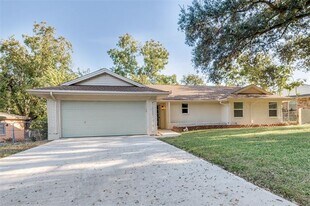 704 Turner Blvd in Grand Prairie, TX - Building Photo