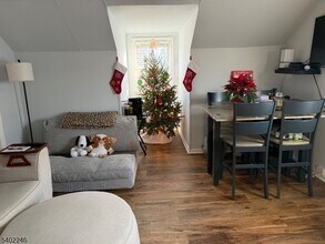 8 Rowe Pl in Bloomfield, NJ - Building Photo - Building Photo