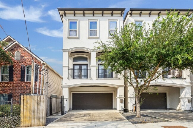 property at 1609 W 15th St