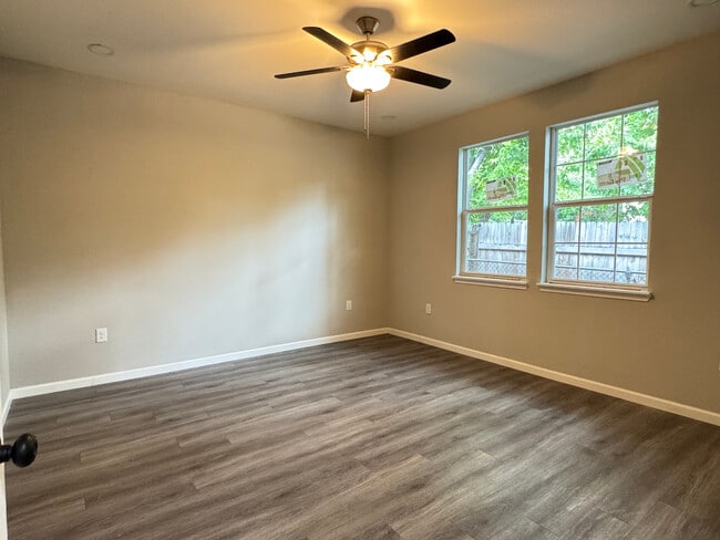 2901 S Laredo St in San Antonio, TX - Building Photo - Building Photo