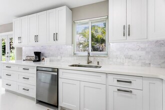 5200 Club Rd in Haverhill, FL - Building Photo - Building Photo