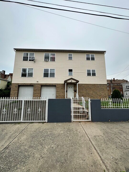 172-174-174 Carroll St in Paterson, NJ - Building Photo