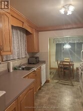 2 Tynevale Dr in Toronto, ON - Building Photo - Building Photo