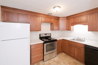 1325 Worcester Rd in Framingham, MA - Building Photo - Building Photo