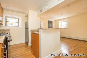 4 Elko St, Unit B2 in Boston, MA - Building Photo - Building Photo