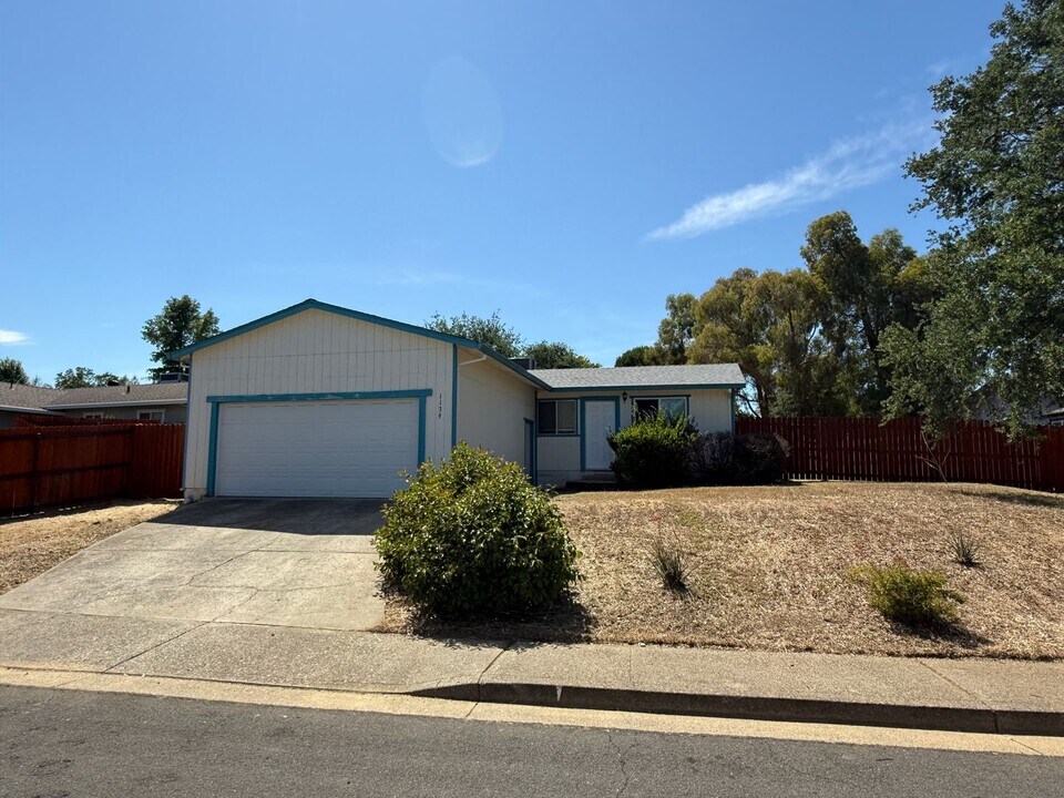 1139 Jaxon Way in Redding, CA - Building Photo
