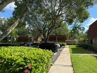 716 NW 98th Way in Plantation, FL - Foto de edificio - Building Photo