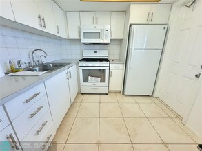 6720 Arbor Dr in Miramar, FL - Building Photo - Building Photo