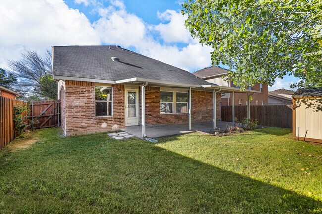 1829 Foxfield Way in Justin, TX - Building Photo - Building Photo