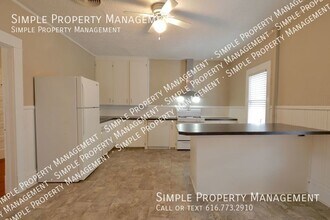 242 Page St NE in Grand Rapids, MI - Building Photo - Building Photo
