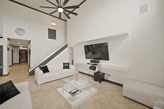 249 Castlegate Ln in Houston, TX - Building Photo - Building Photo