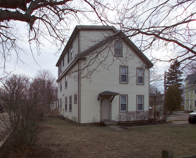 44 Yarmouth Rd in Hyannis, MA - Building Photo - Building Photo