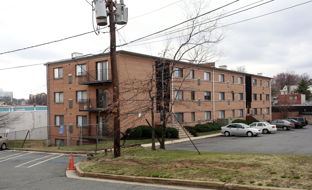 Allendale Garden Apartments in Arlington, VA - Building Photo