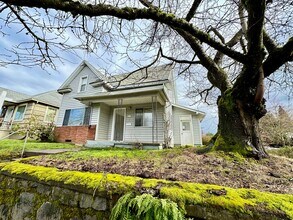 8434 SE 17th Ave in Portland, OR - Building Photo - Building Photo