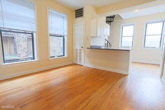 633 W Oakdale Ave-Unit -Unit 4 in Chicago, IL - Building Photo - Building Photo