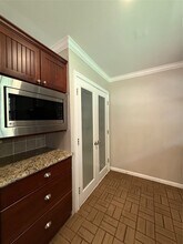 9646 Meadowglen Ln in Houston, TX - Building Photo - Building Photo