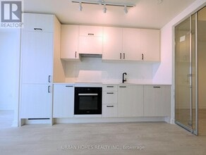 1 Quarrington Lane in North York, ON - Building Photo - Building Photo