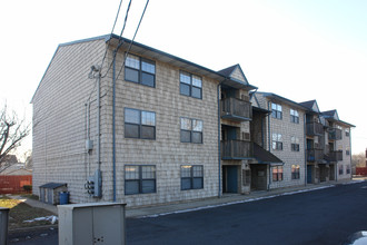 688 Pennsylvania Ave in Elizabeth, NJ - Building Photo - Building Photo