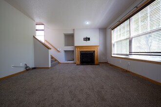 12101 Waconia Cir NE in Blaine, MN - Building Photo - Building Photo