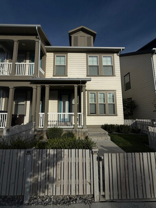 5258 W Dock St in South Jordan, UT - Foto de edificio