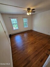 2 Lawrence St in Rensselaer, NY - Building Photo - Building Photo