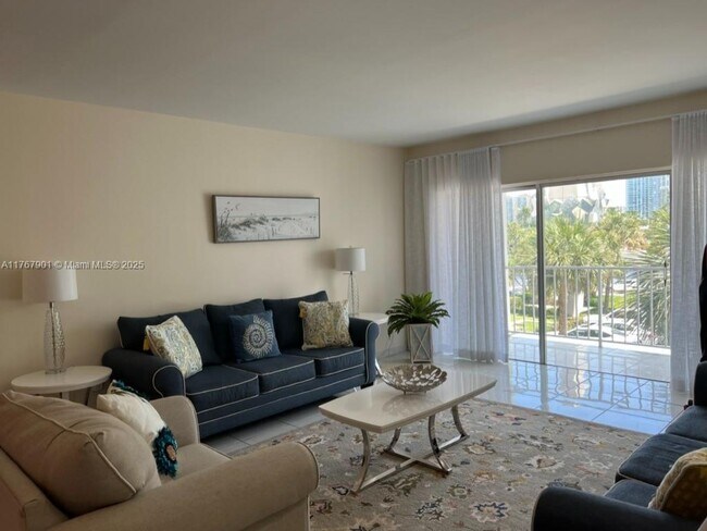 300 Bayview Dr, Unit 207 in Sunny Isles Beach, FL - Building Photo - Building Photo