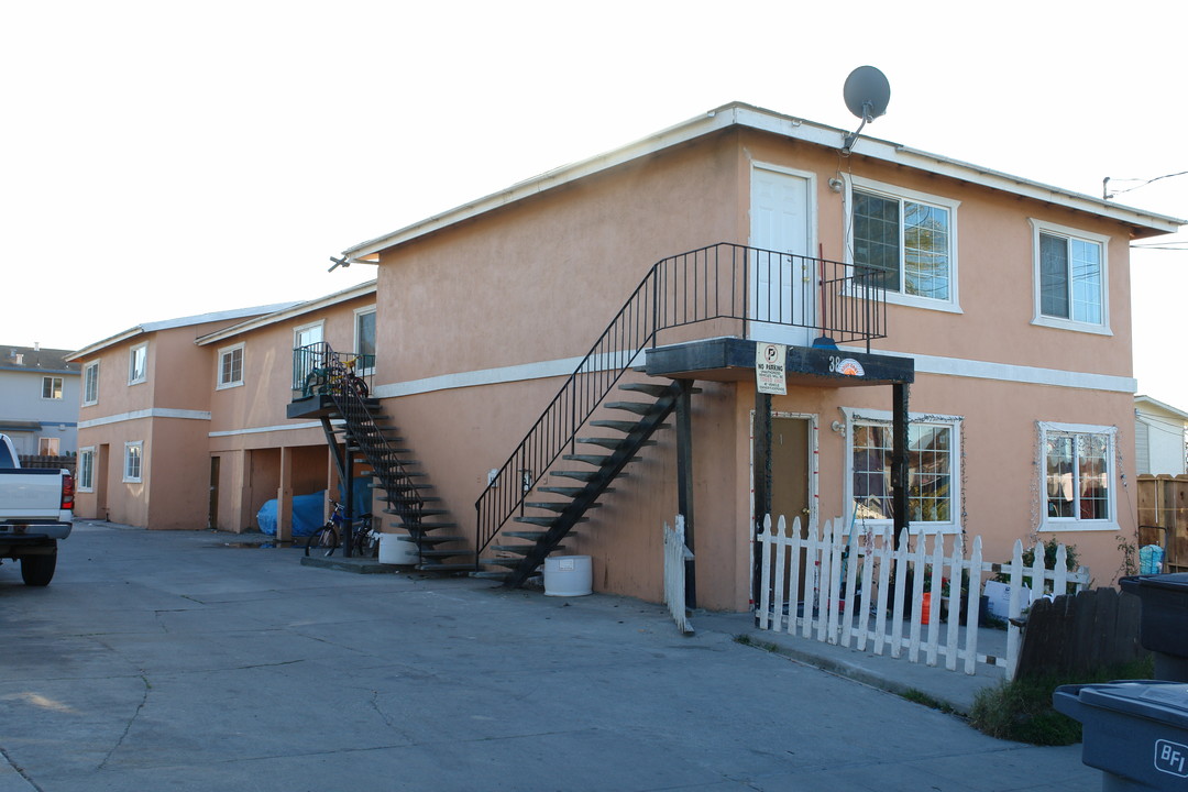 38 N Pearl St in Salinas, CA - Building Photo